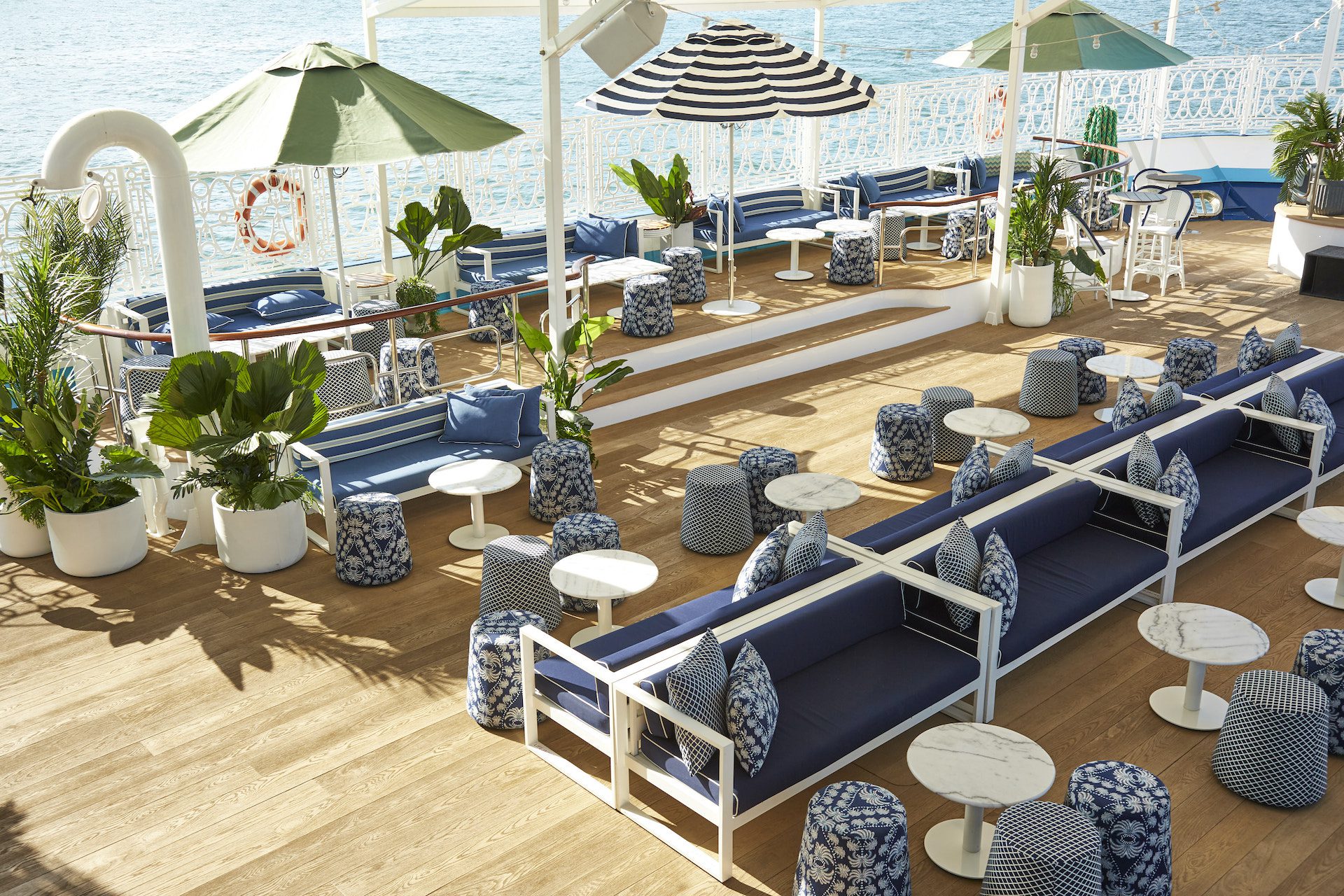Experience the Table of 6 VIP Package onboard SEADECK